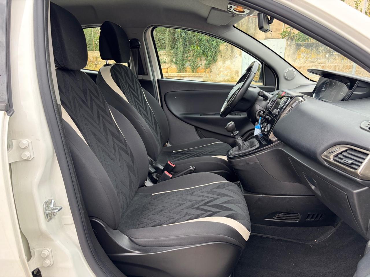 Lancia Ypsilon 1.2 69 CV 5 porte Platinum