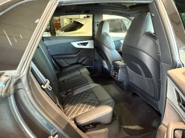 AUDI Q8 50 TDI 286 CV quattro S line edition Black Pack
