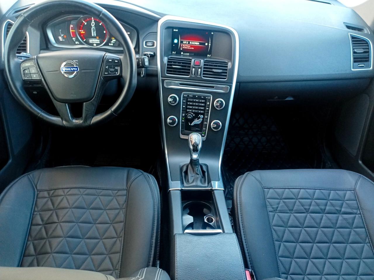 Volvo XC 60 D4 Geartronic R-design Momentum TRAZ ANTERIORE