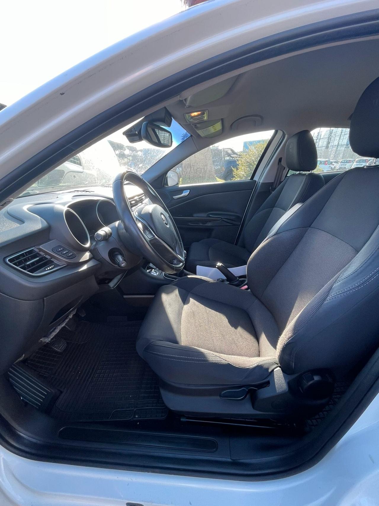 Alfa Romeo Giulietta 1.6 JTDm-2 120 CV Distinctive