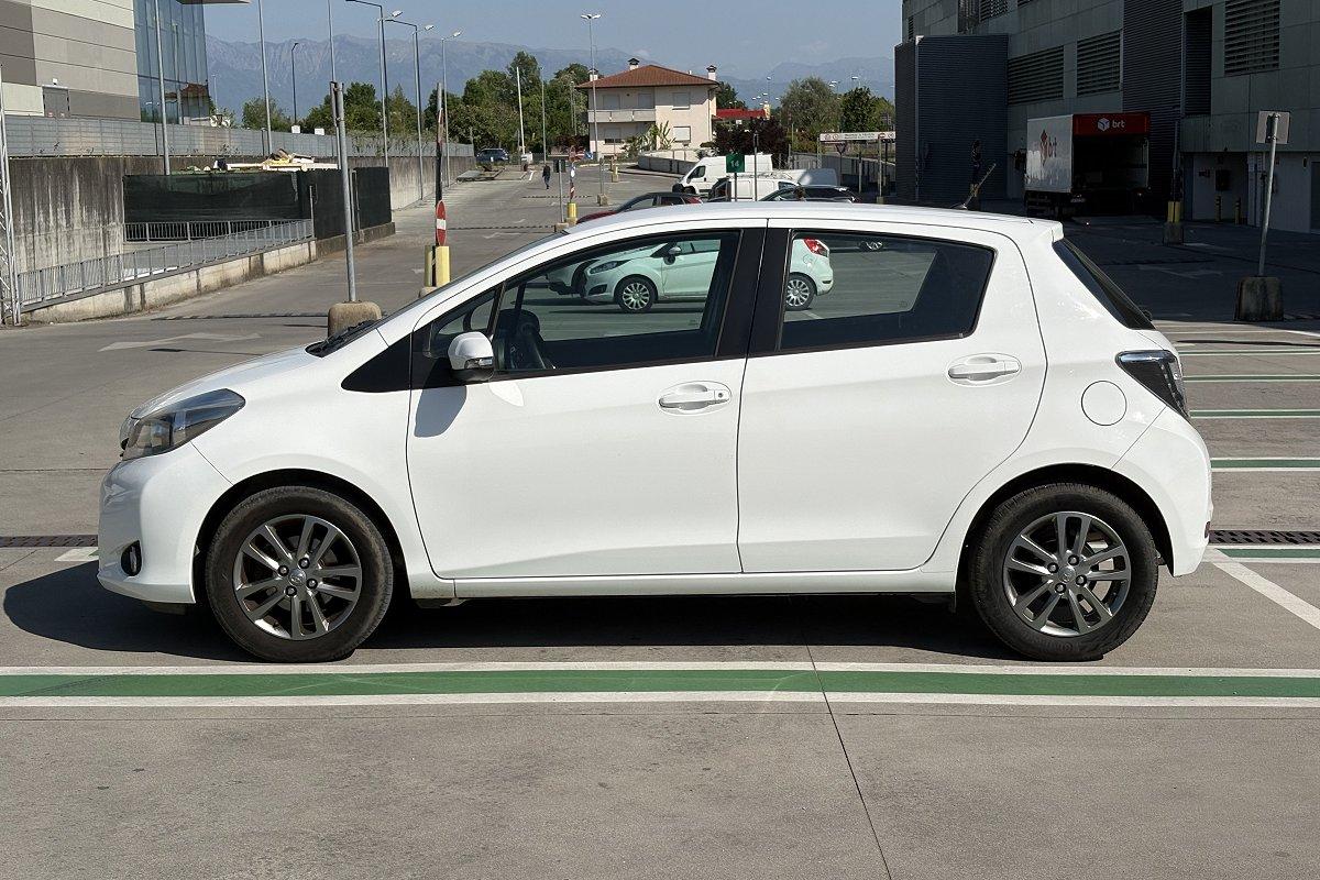TOYOTA Yaris 1.0 5 porte Lounge
