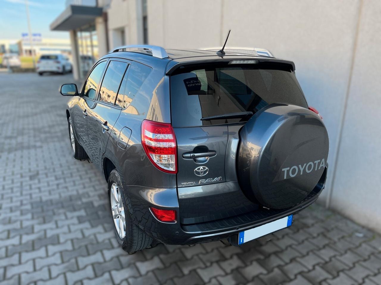 Toyota RAV 4 RAV4 2.2 D-4D 150 CV DPF Luxury (4X4 EURO 5)