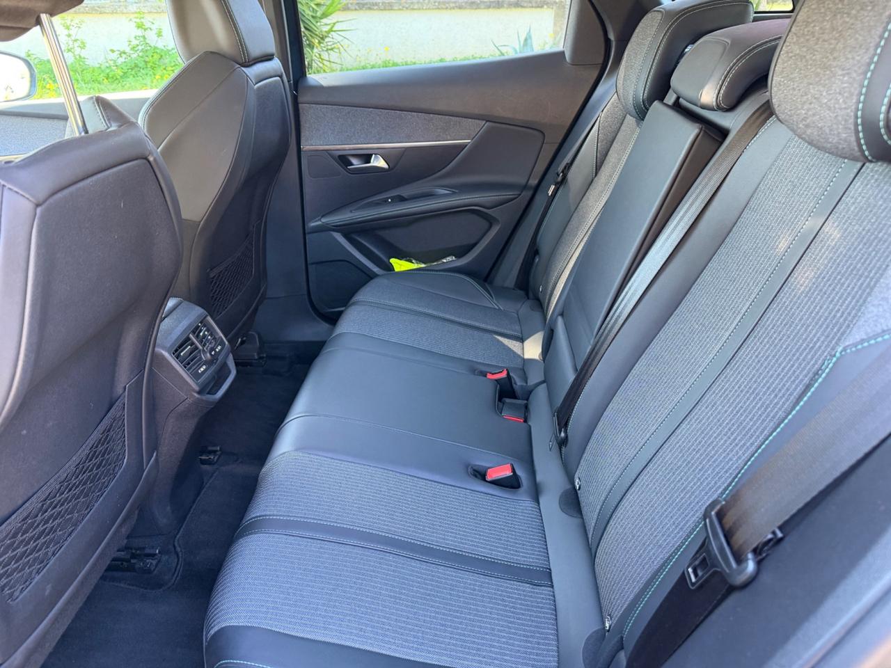 Peugeot 3008 BlueHDi 130 S&S EAT8 Allure