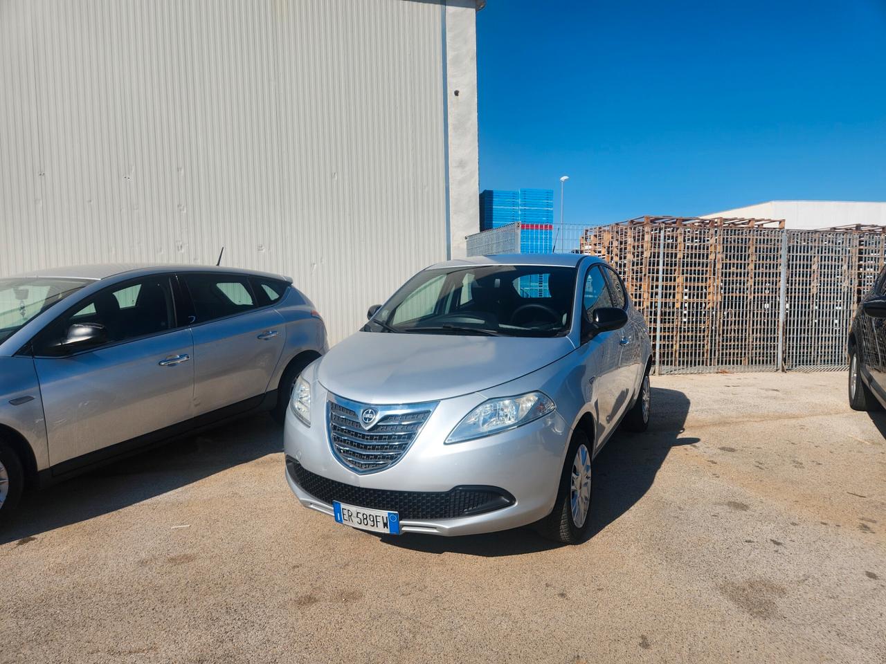 Lancia Ypsilon 0.9 TwinAir 85 CV 5 porte Metano Ecochic Silver