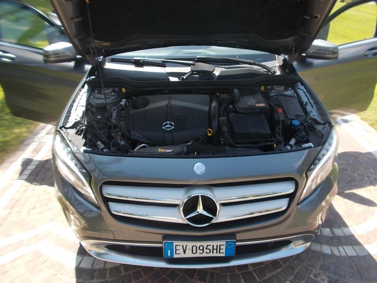 Mercedes-Benz GLA 200d Aut. *FULL OPT.* da VETRINA