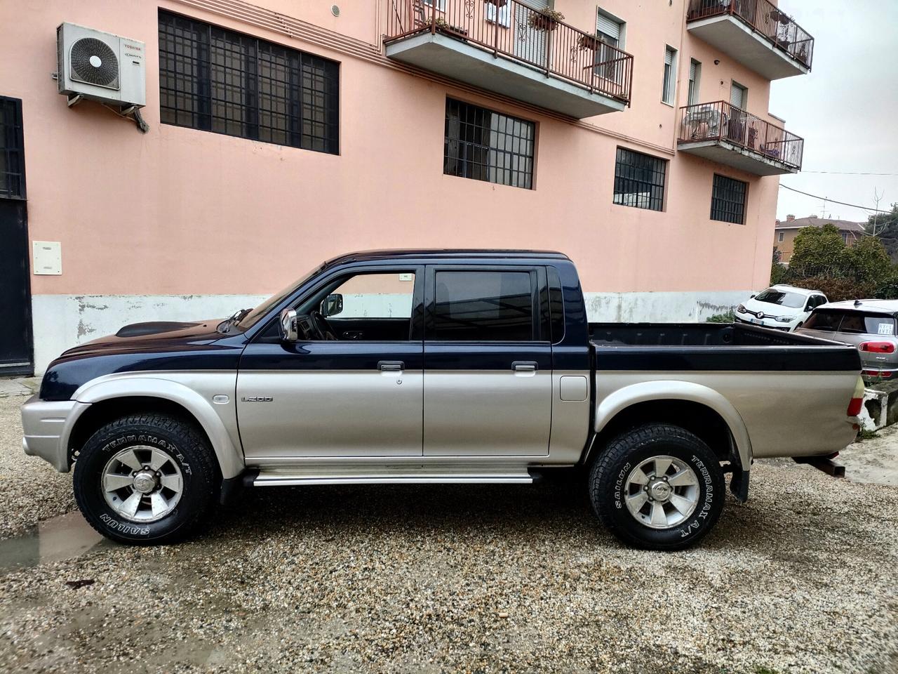 Mitsubishi L200 2.5 TD 4WD Double Cab AUT+GANCIO