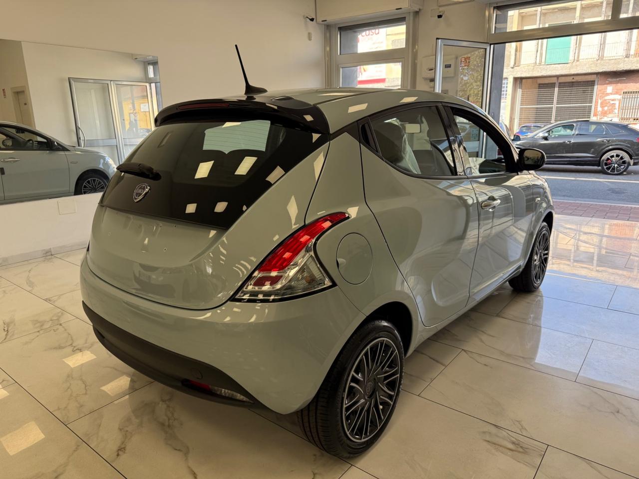 Lancia Ypsilon 1.0 FireFly 5 porte S&S Hybrid Oro