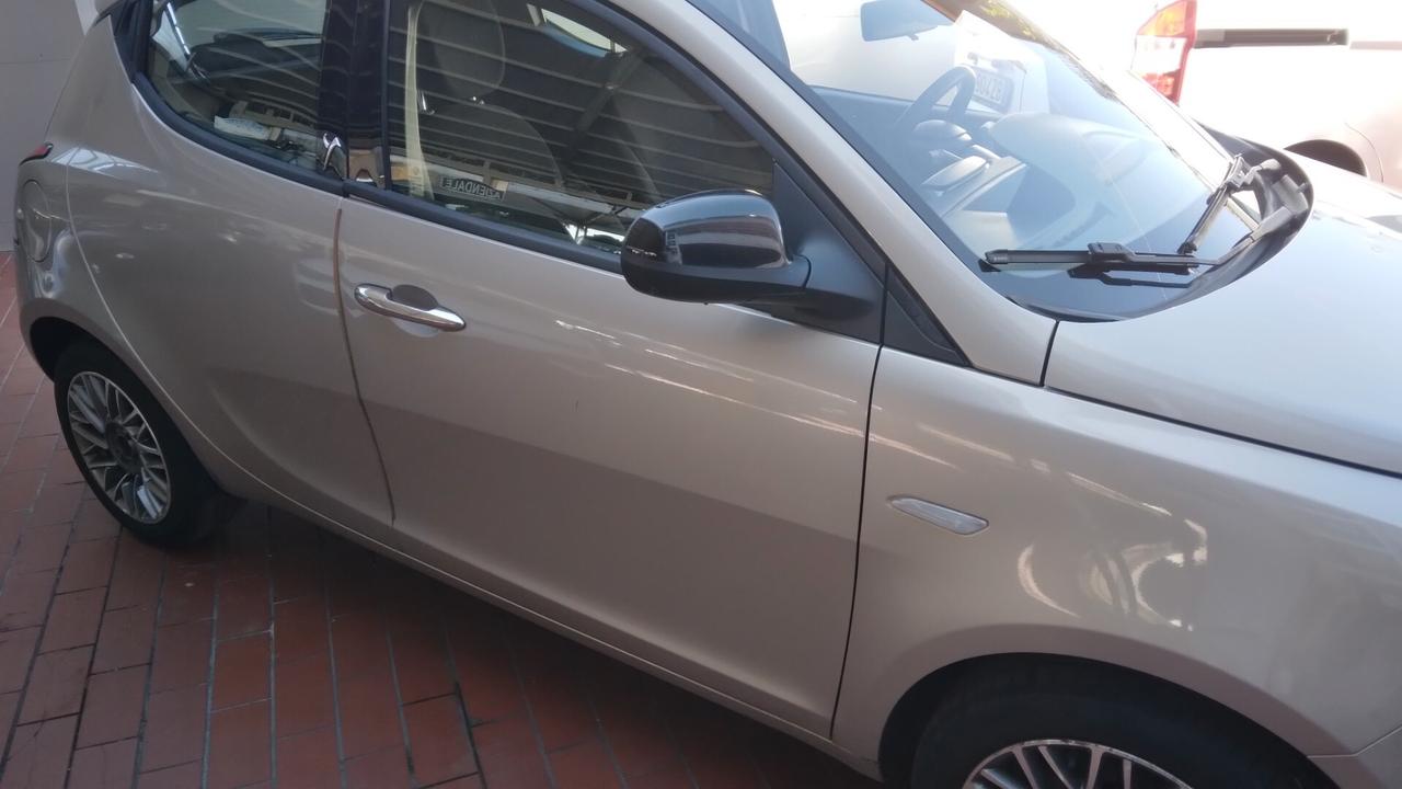Lancia Ypsilon 1.2 69 CV Unyca