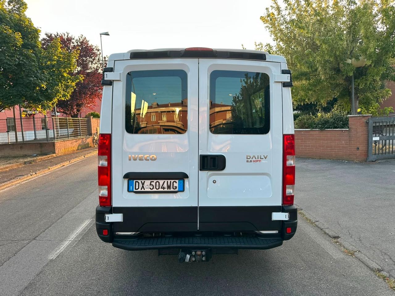 Iveco Daily 29L14 2.3 Hpt 9 posti con gancio traino