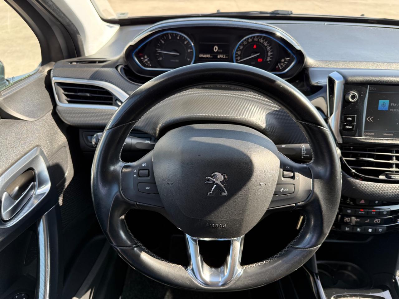 Peugeot 2008 1.2 Turbo Benzina 110 cv EURO 6B NEOPATENTATI