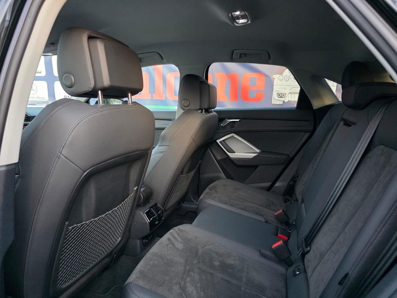 Audi Q3 35 TDI S tronic Identity Black