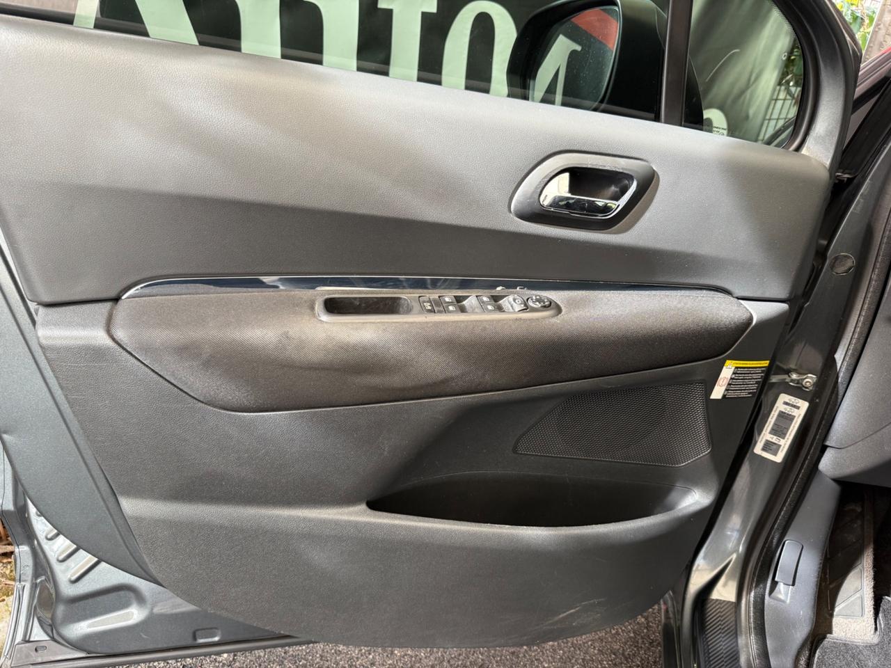 Peugeot 5008 1.6 HDi 112CV Posti 7 automatica