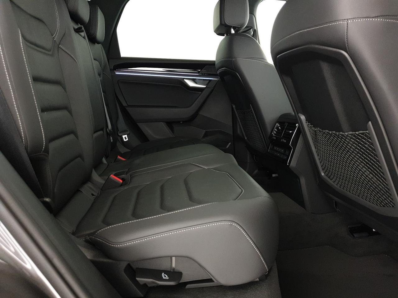 Volkswagen Touareg 3.0 v6 tdi scr r-line 231cv auto
