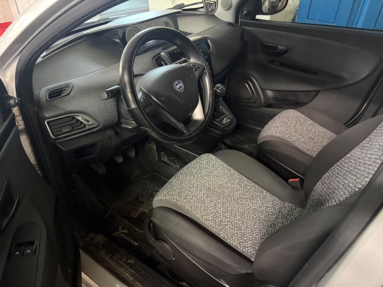 Lancia Ypsilon 1.2 69 CV 5 porte GPL Ecochic Gold