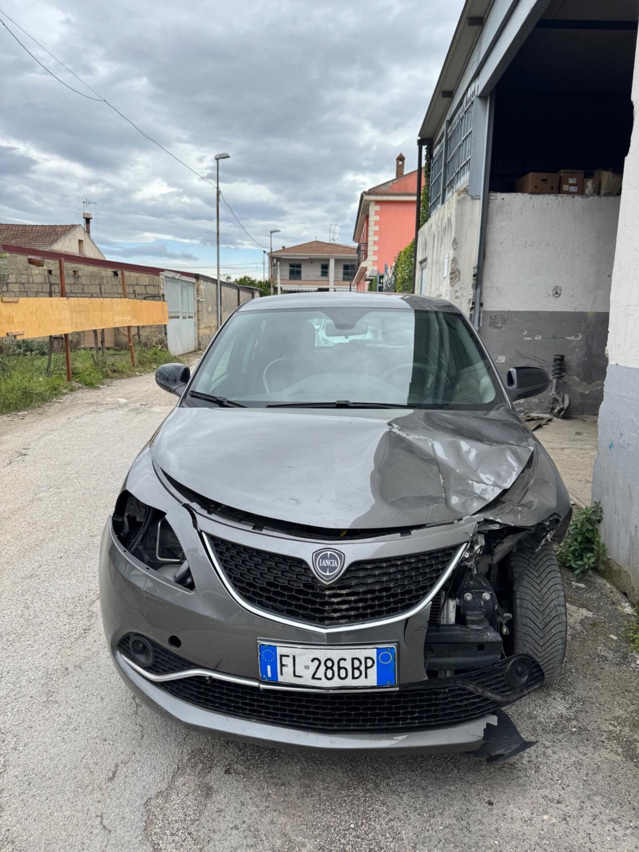 Lancia Ypsilon 1.2 69 CV 5 porte Platinum
