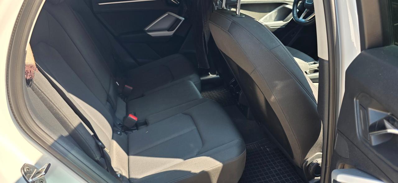 Audi Q3 35 TFSI Business Advanced