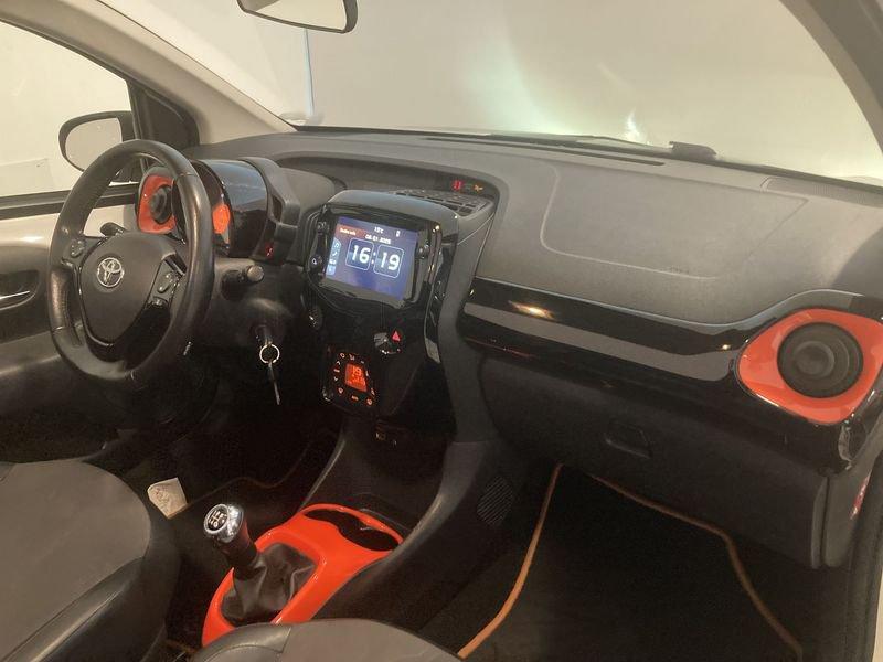 Toyota Aygo 1.0 VVT-i 72 CV 5 porte x-wave orange