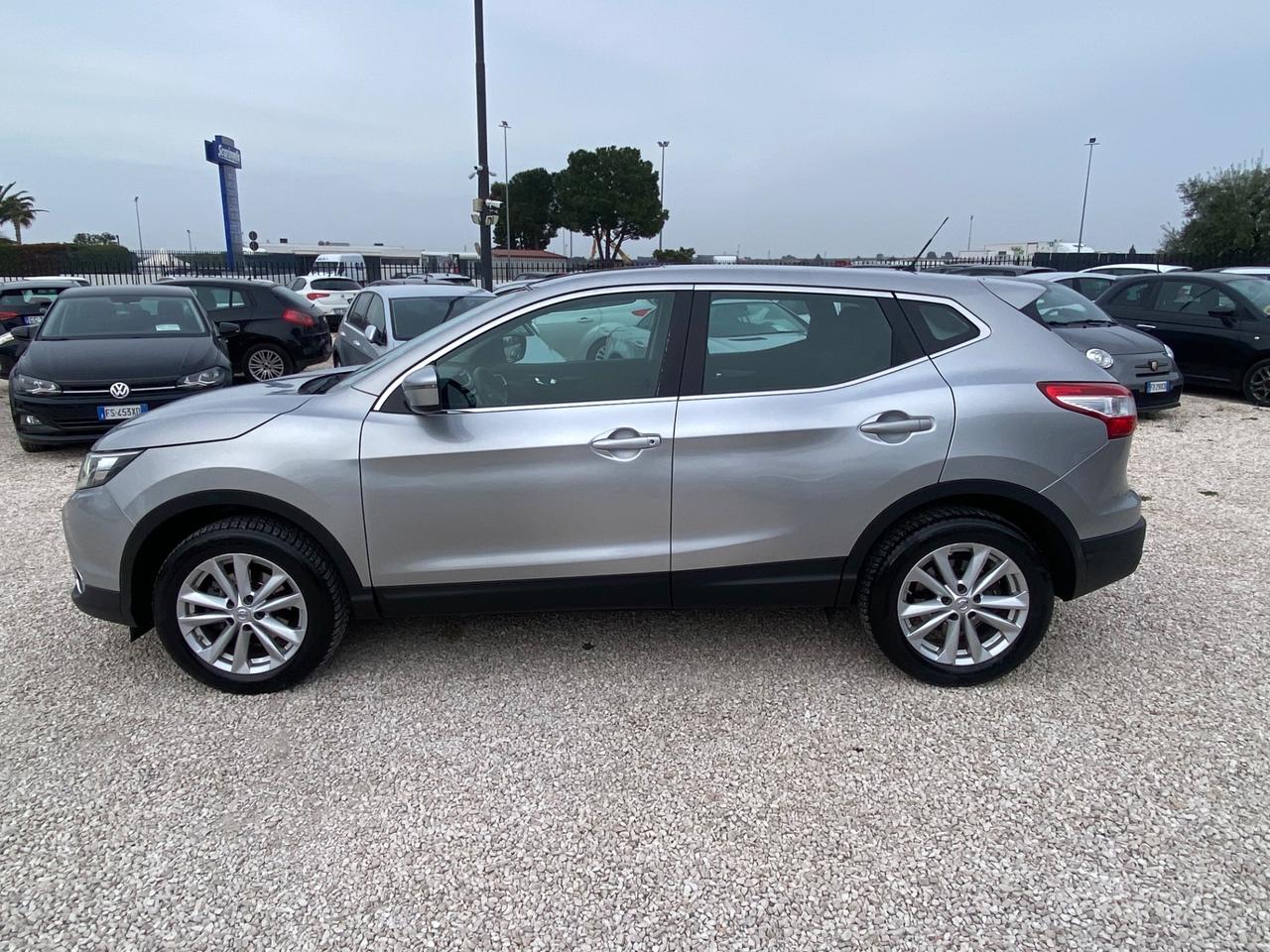 Nissan Qashqai 1.5 dCi Tekna GANCIO TRAINO,TELECAMERE 360*,NEOPATENTATI UNICO PROPIETARIO