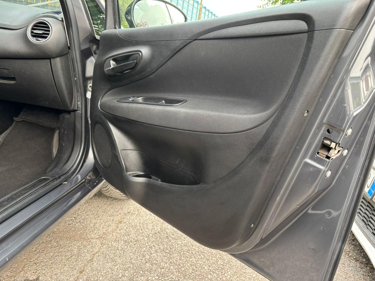 Fiat Punto 1.2 8V 5 porte Lounge OK Neopatentati