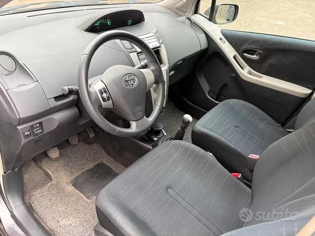 TOYOTA YARIS 1.4 D 5 PORTE NAVI "PERFETTA"