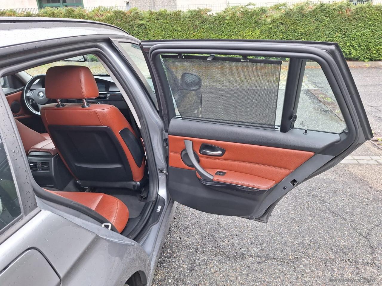 BMW 320d xDrive Touring 4X4 GANCIO TRAINO PELLE