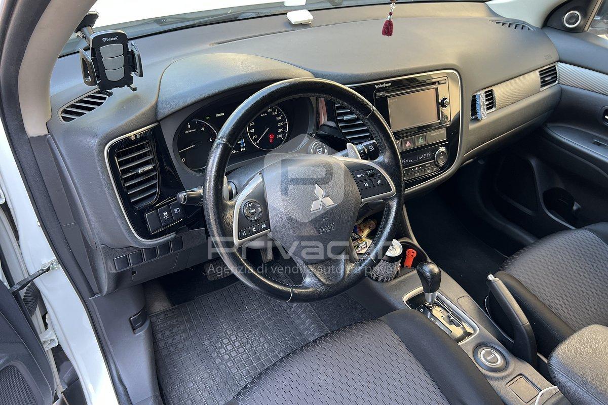 MITSUBISHI Outlander 2.2 DI-D 4WD Instyle 7p.