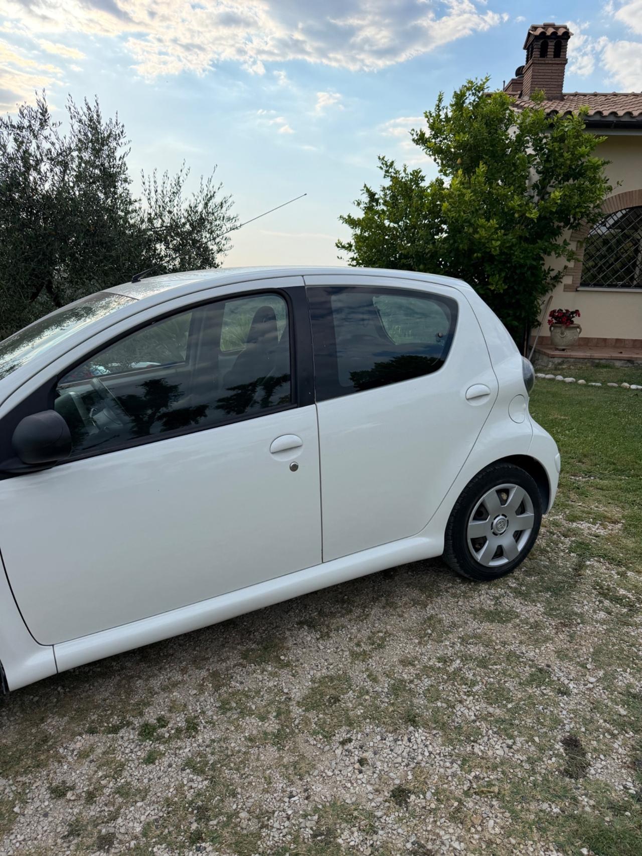 Toyota Aygo 1.0 12V VVT-i 5 porte Lounge Connect