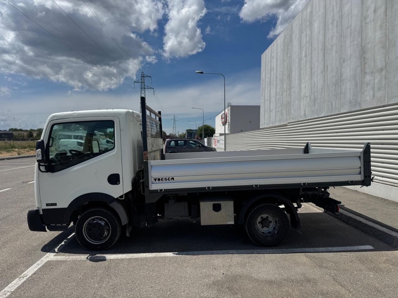 NISSAN CABSTAR NT400 RIBALTABILE TRILATERALE 2016