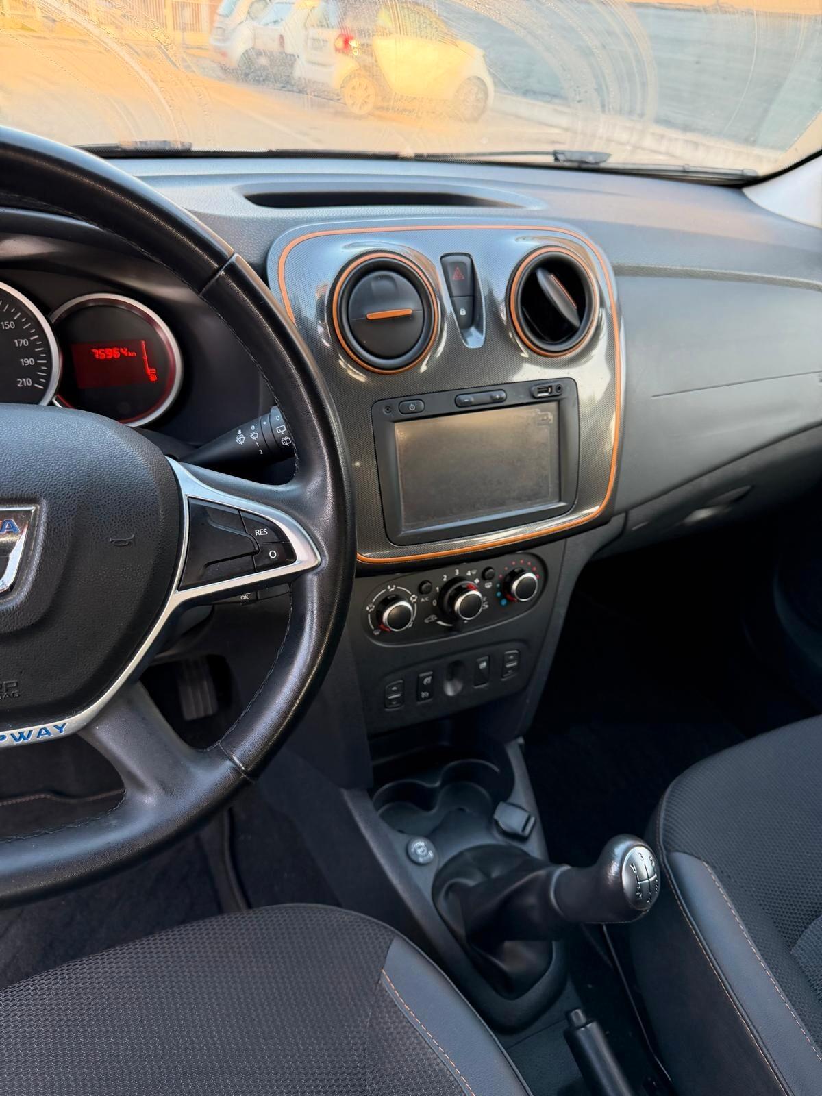 Dacia Sandero Stepway 0.9 tce Gpl - NAV. - NEOP. - 12 MESI DI GARANZIA -