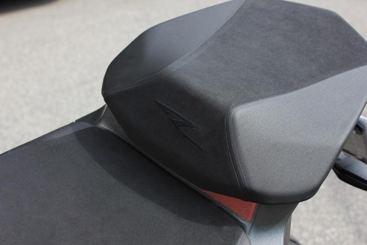 KTM 1290 SUPER DUKE R PARI AL NUOVO TERMINALE AKRAPOVIC