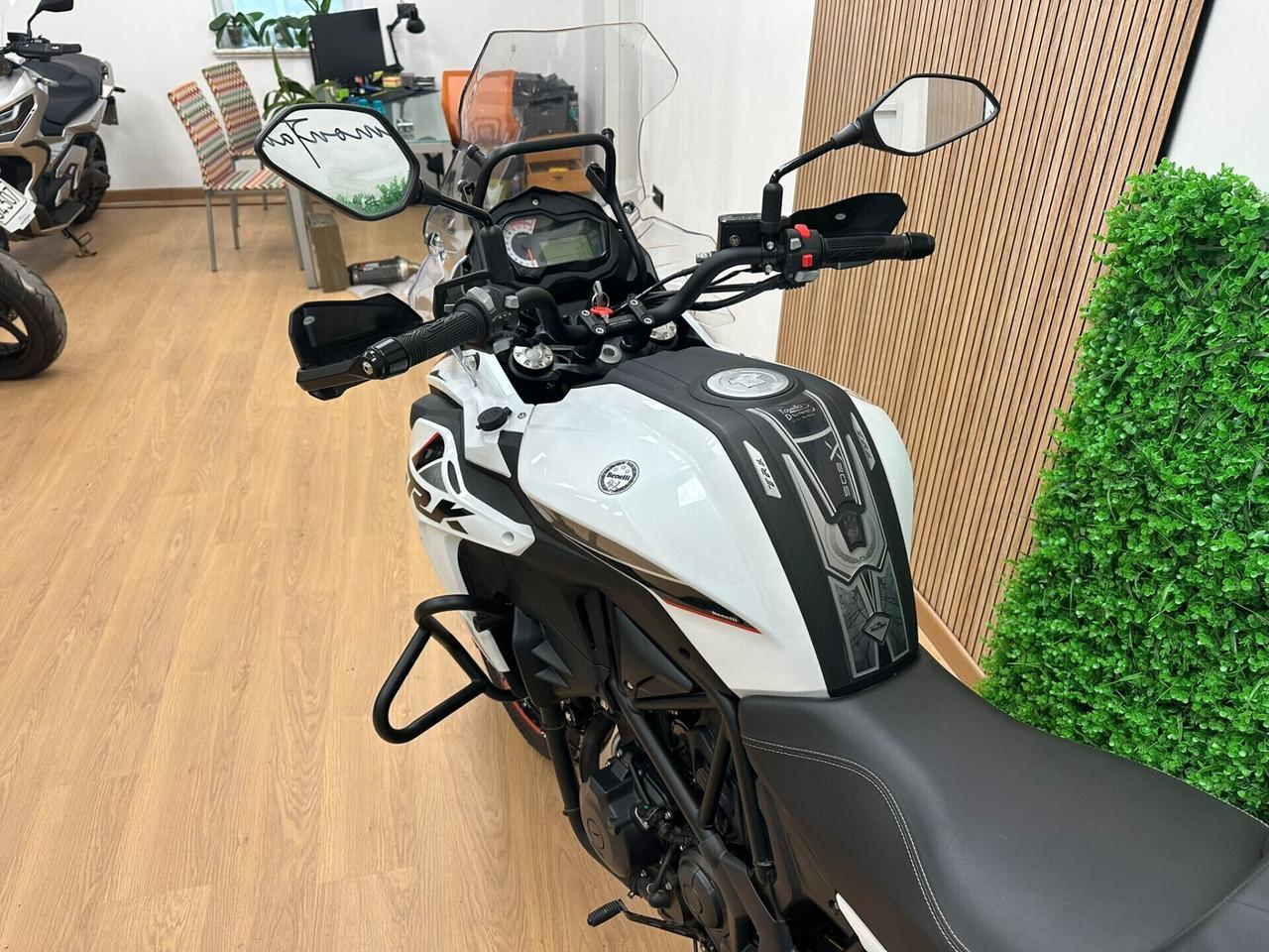 BENELLI TRK 502 X TRK502X + SET 3 VALIGE 2024