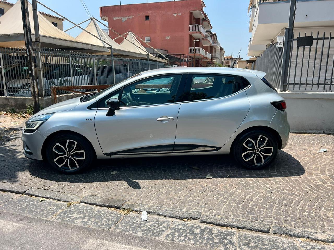 Renault Clio dCi 8V 75 CV 5 porte Moschino Intens