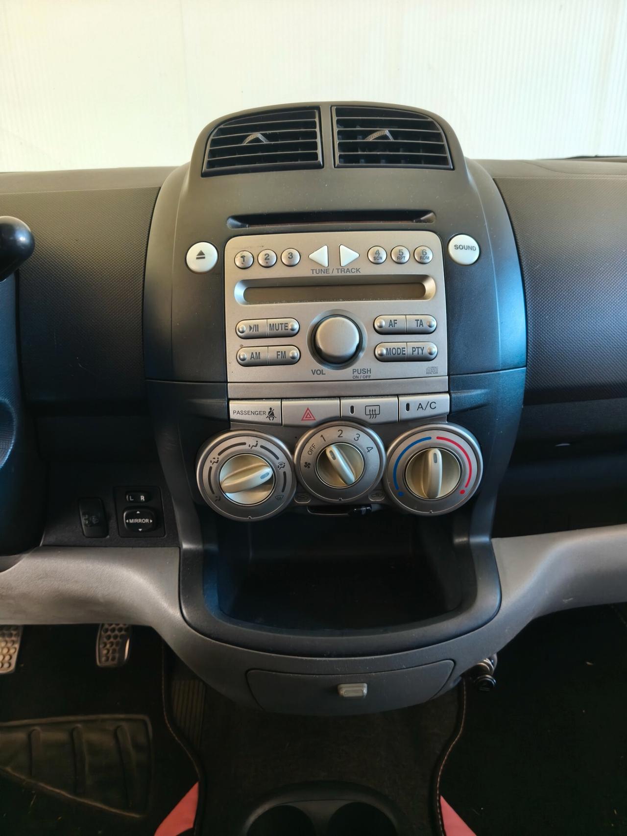 Daihatsu Sirion 1.0 12v