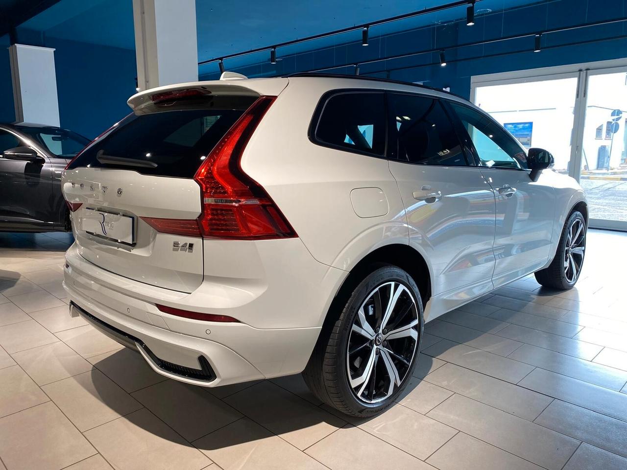 Volvo XC 60 XC60 B4 (d) AWD automatico Plus Dark