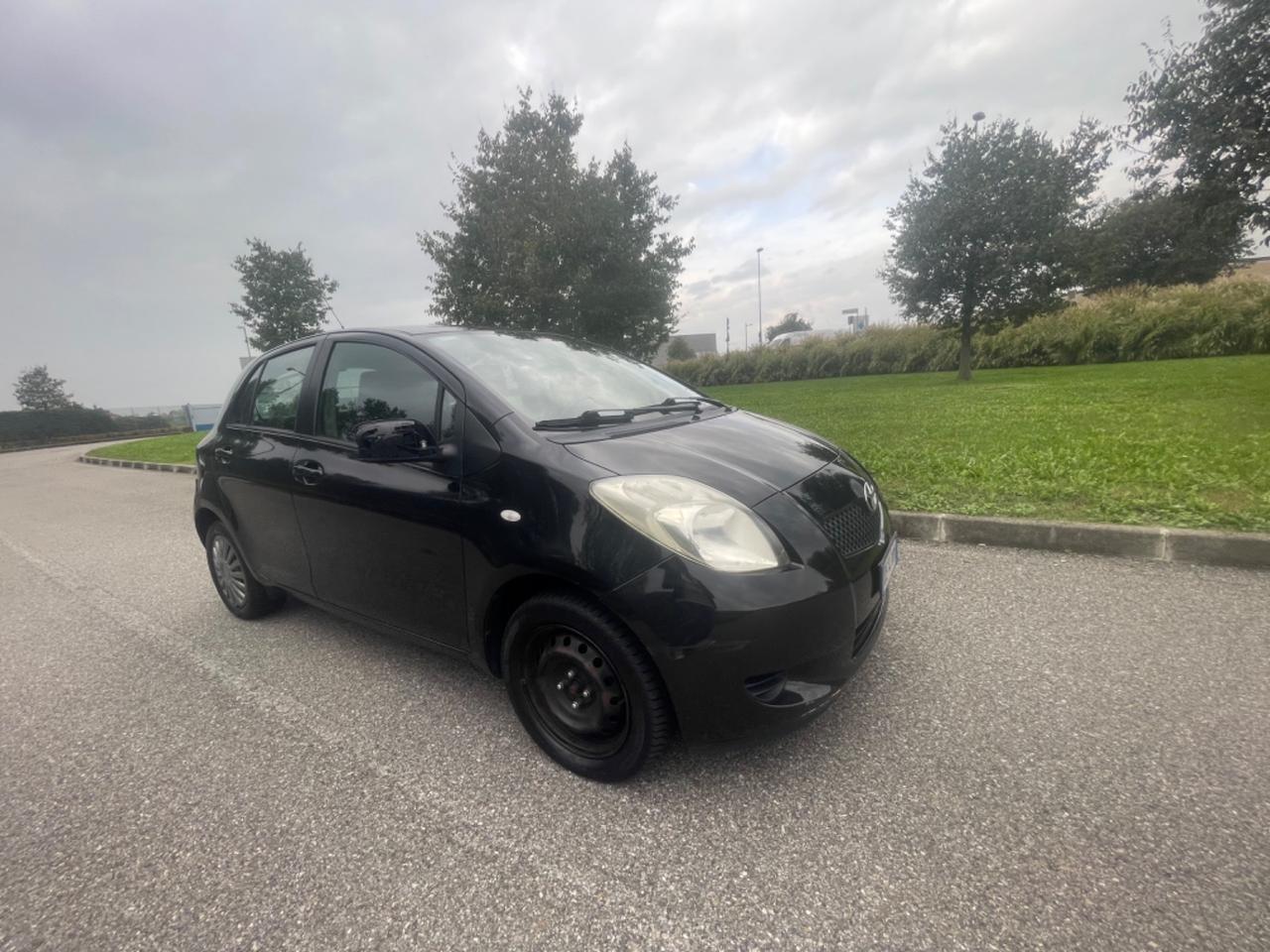 Toyota Yaris 1.0 5 porte