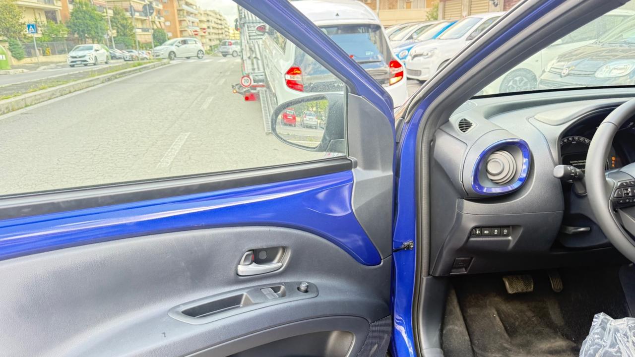 Toyota Aygo X 1.0 VVT-i 72 CV 5 porte Lounge Air S-CVT LED NAVI KAMERA CAR PLAY PDC CERCHI 16 BLUETOOTH