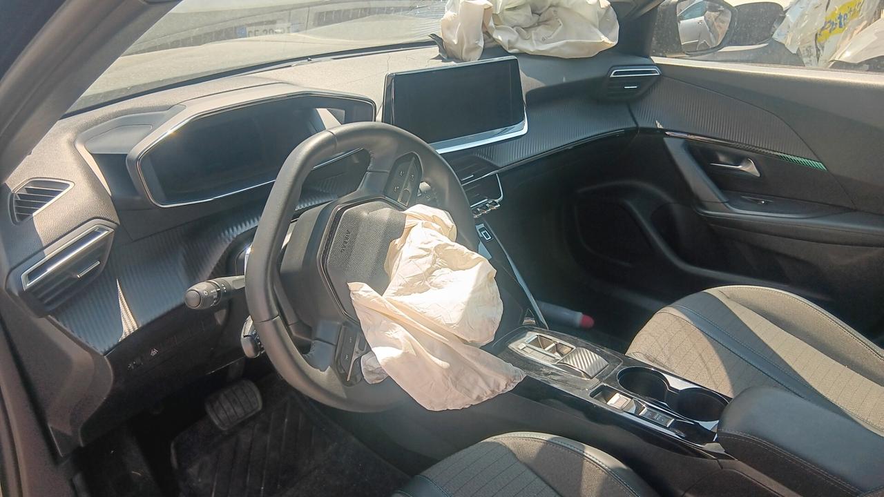 Peugeot 2008 Allure incidentata sinistrata km 29.000