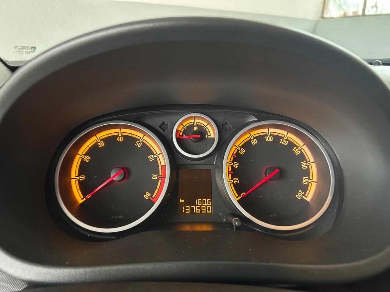 Opel Corsa 1.4 16V 3 porte b-color