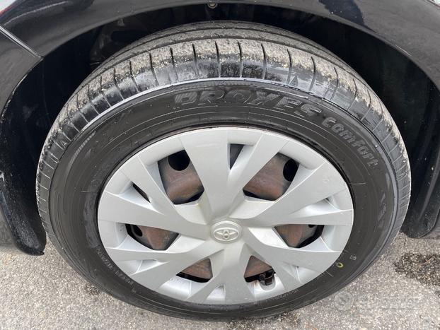 Toyota Yaris hybrid 5p Business