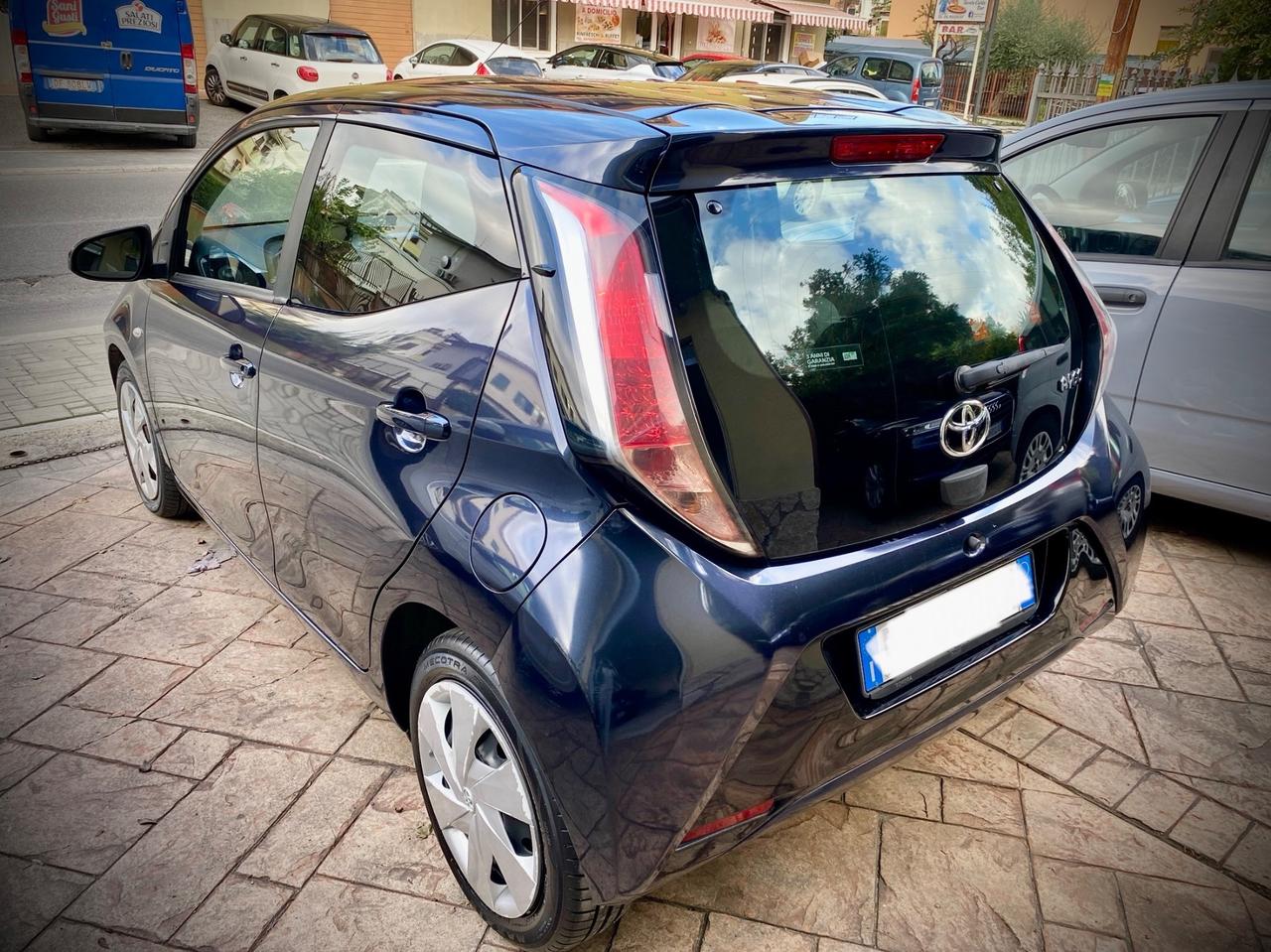 Toyota Aygo 1.0 VVT-i 69 CV 5 porte x-play MMT