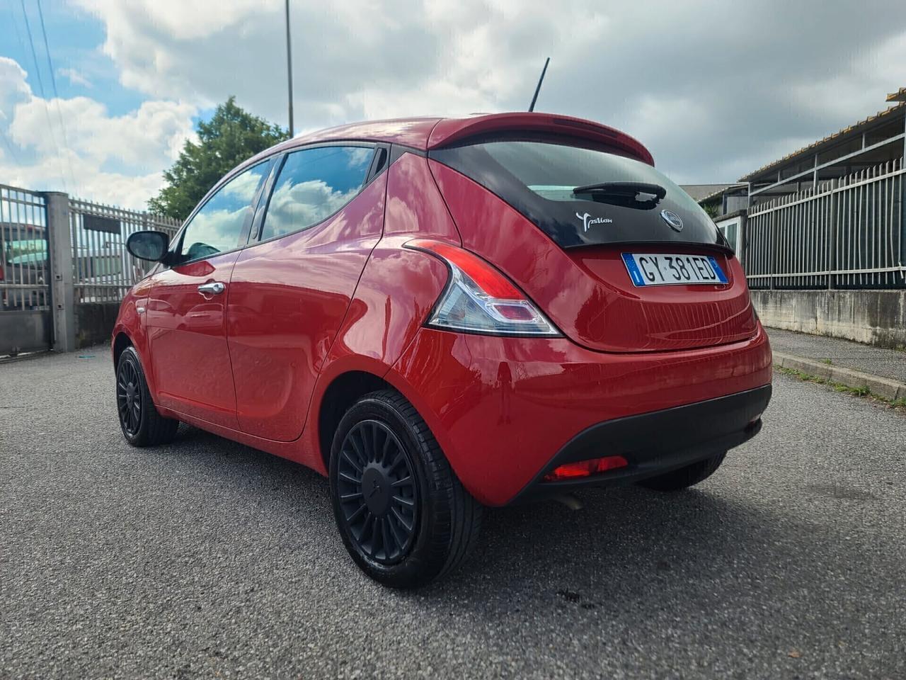 Lancia Ypsilon 1.0 HYBRID X NEOPATENTATI