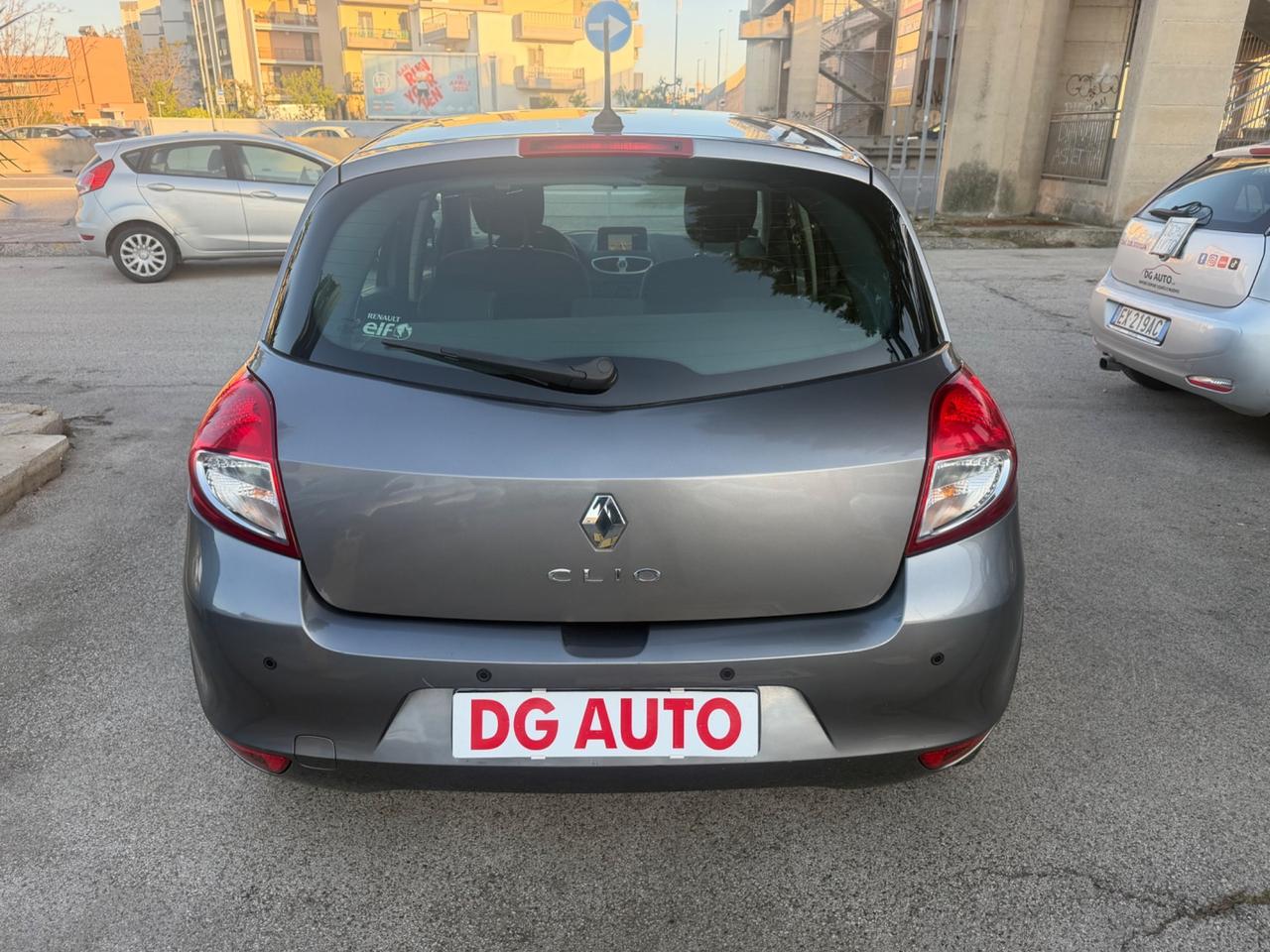 Renault Clio 1.2 benzina 75 cavalli 2012 navigatore