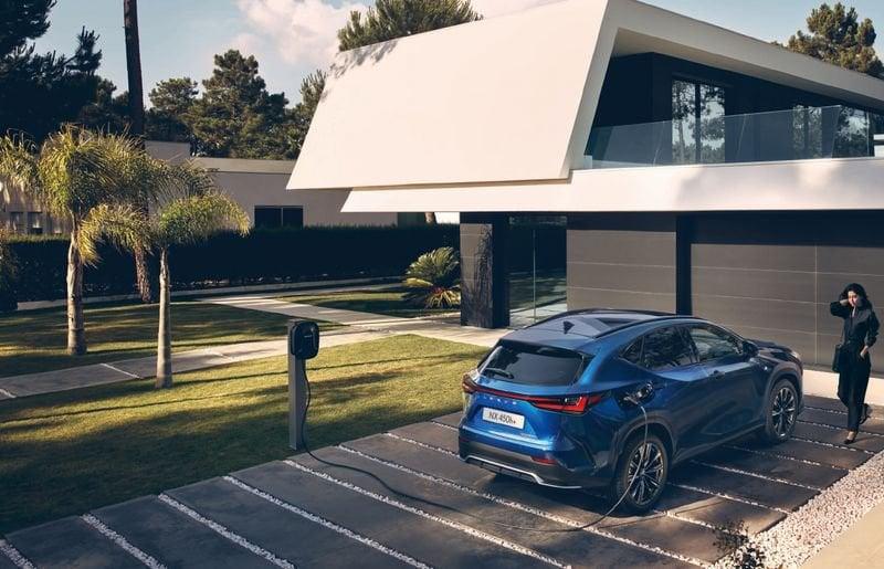 Lexus NX Plug-in 4WD Luxury