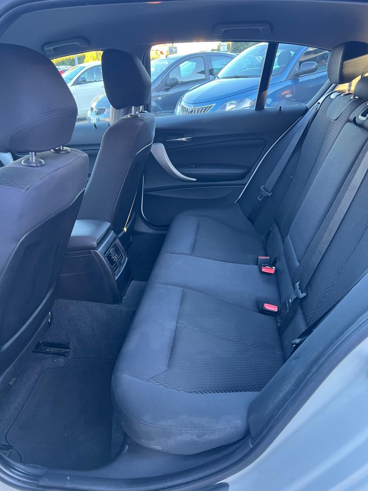 Bmw 116 116i 5p. Unique