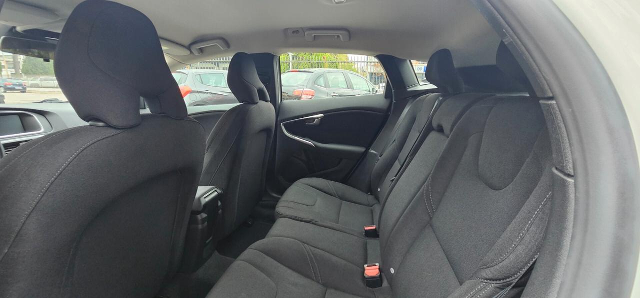 Volvo V40 Cross Country Solo 30.000 km