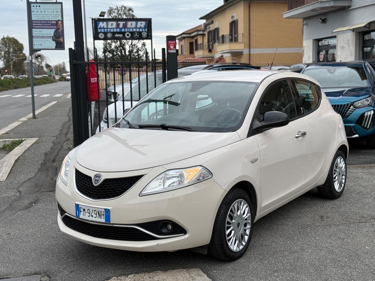 Lancia Ypsilon 1.2 69cv 5 porte Gold
