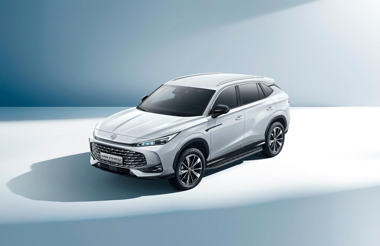 Mg HS PHEV lux , nuova da configurare !