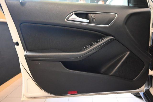 MERCEDES-BENZ GLA 180 D EXECUTIVE AUT.TEL CERCHI 17"VETRI SCURI SED.RISC