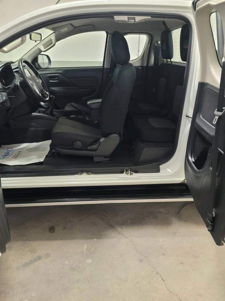 Mitsubishi L200 2.3 D Club Cab 4x4 Easy Select Inform