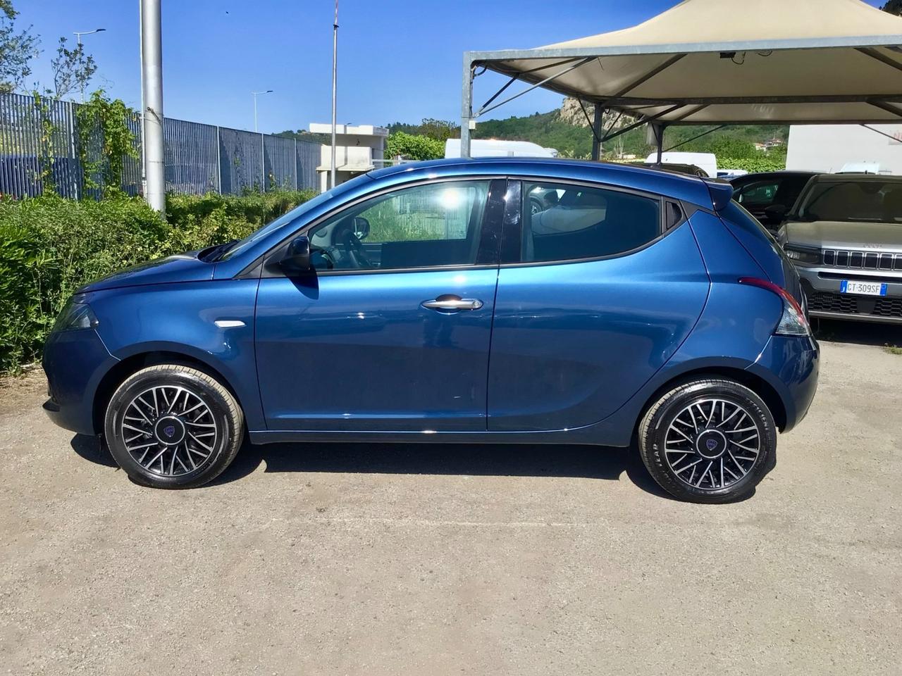 Lancia Ypsilon 1.0 FireFly KM 0 Hybrid Platino